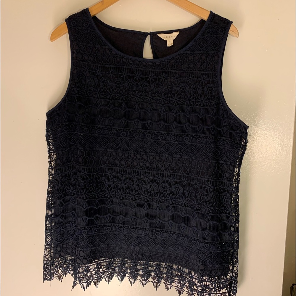 🌸 Adiva Sleeveless Lace Blouse